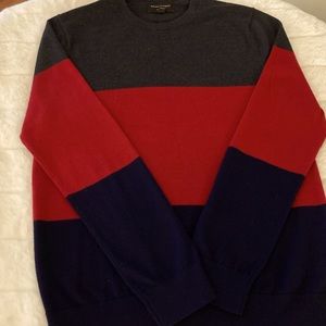 Banana Republic Mens Medium sweater.  Navy and dark red.Great fabric, condition.